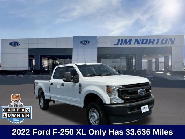 Oxford White 2022 Ford F-250 Super Duty Pickup Truck Four-Wheel Drive 6-Speed Automatic