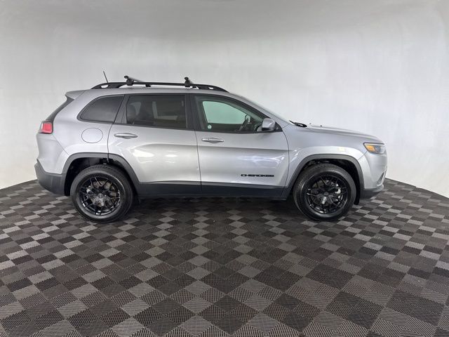 View vehicle photo 4