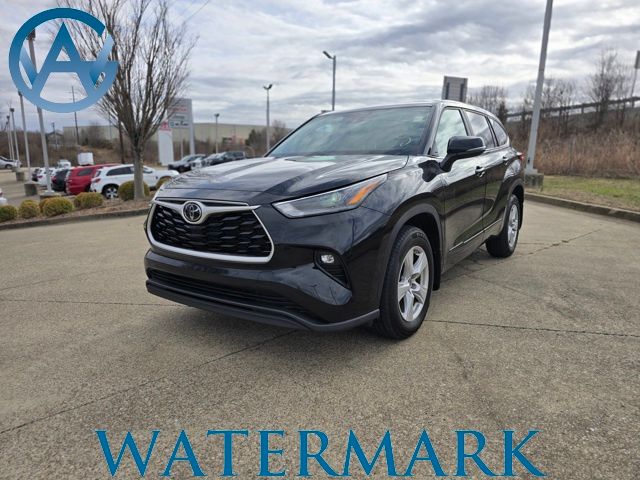 2023 Toyota Highlander L photo
