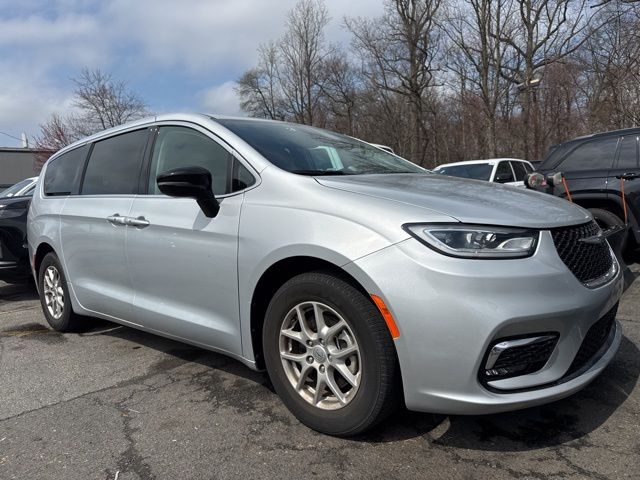 Silver Mist Clearcoat 2024 Chrysler Pacifica Touring L FWD Minivan Front-Wheel Drive 9-Speed Automatic