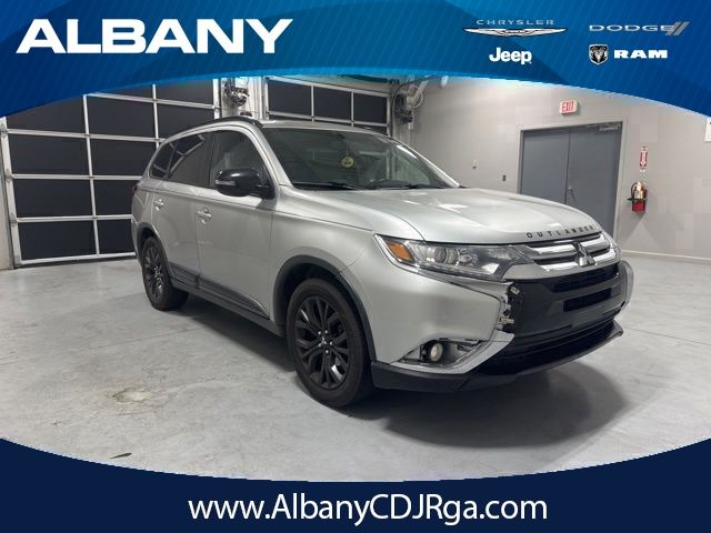 Silver Alloy 2018 Mitsubishi Outlander LE FWD SUV / Crossover Front-Wheel Drive Continuously Variable Transmission