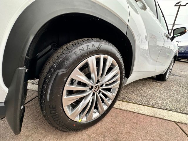 new 2026 Toyota Highlander Hybrid car