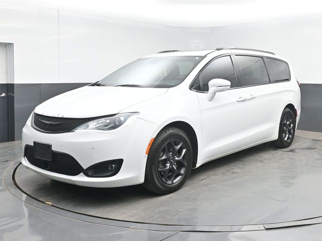 Used 2018 White Chrysler Limited image 5
