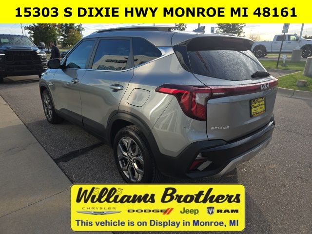 2024 Kia Seltos S - Steel Gray exterior view 8