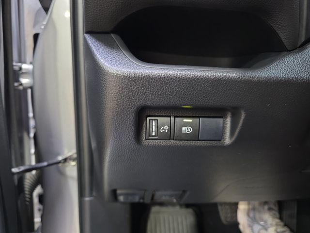 Used 2019 Silver Toyota XLE image 26
