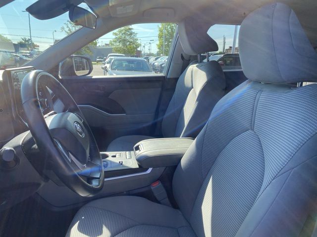 2022 Toyota Highlander Hybrid LE photo