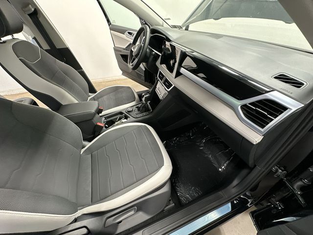 2025 Volkswagen Taos 1.5T SE Black at Subaru and VW of Moon Township