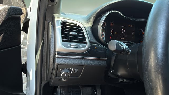 Used 2017 White Jeep Trailhawk image 22