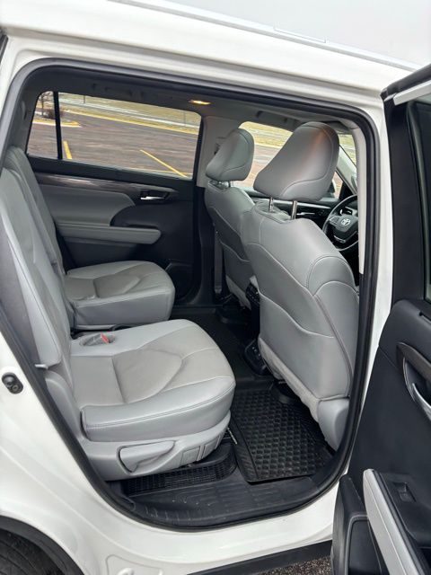 2021 Toyota Highlander Hybrid Platinum