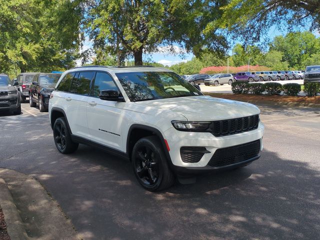 Used 2022 White Jeep Altitude image 7