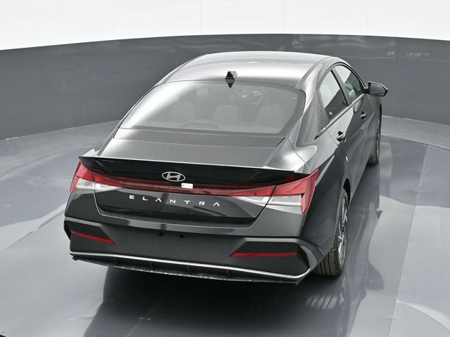 2025 Hyundai Elantra SEL 24