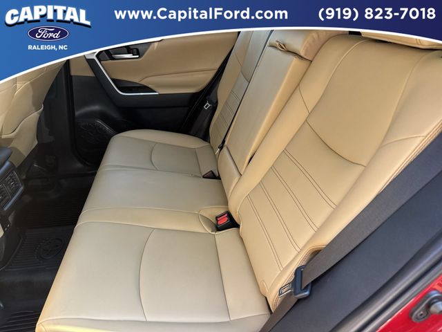 Used 2025  Toyota XLE Premium image 18