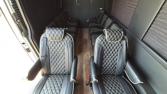 Used 2021  Mercedes-Benz Cargo 170 WB image 38