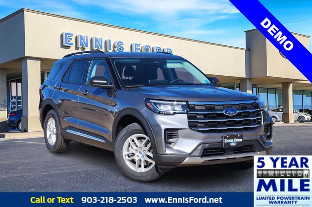 2025 Ford Explorer Active photo