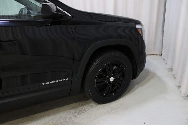 Used 2022 Black GMC SLE image 32