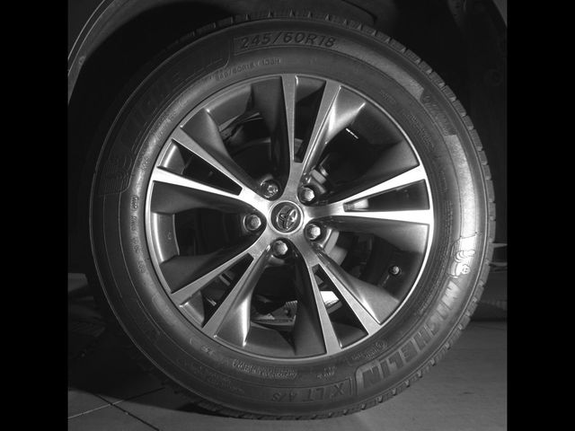 Used 2016 Jade Metallic Toyota XLE V6 image 13