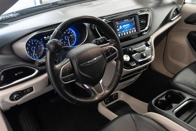 Used 2020 Chrysler Pacifica Van
