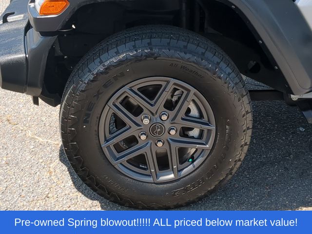 Used 2024 Silver Zynith Clearcoat Jeep Sport S image 18