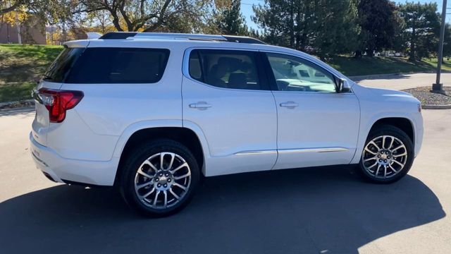 2023 GMC Acadia Denali 8