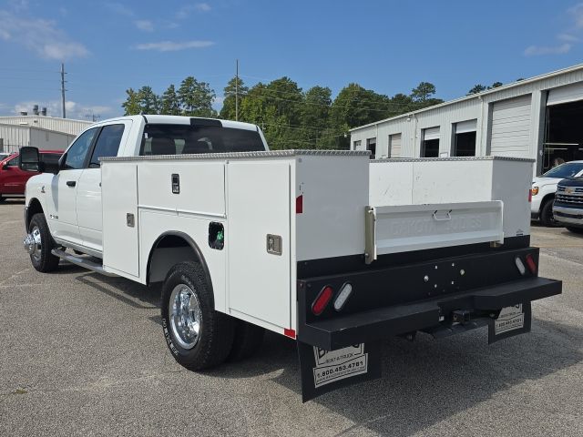 2024 Ram 3500 SLT:B01822
