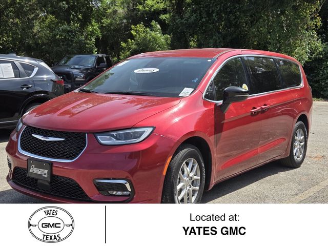Red Hot Pearlcoat 2025 Chrysler Pacifica Minivan Front-Wheel Drive 9-Speed Automatic