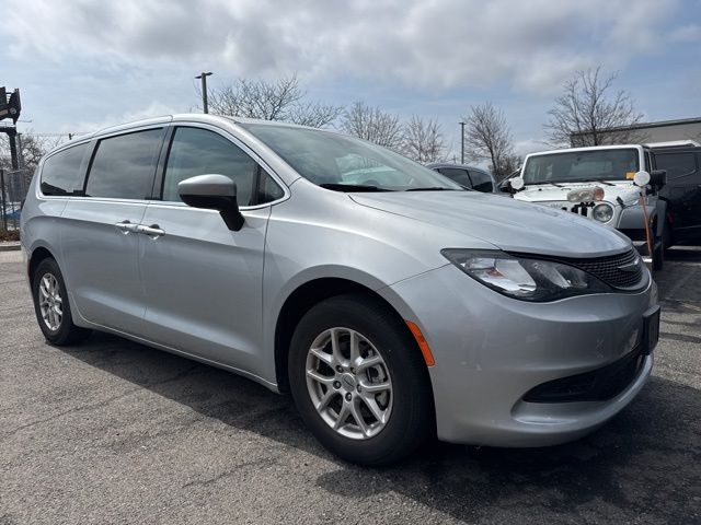 Silver Mist Clearcoat 2023 Chrysler Voyager LX FWD Minivan Front-Wheel Drive 9-Speed Automatic
