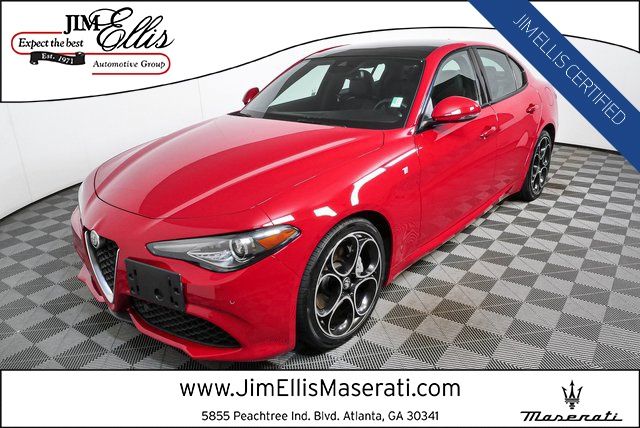 Alfa Rosso 2022 Alfa Romeo Giulia Sedan Rear-Wheel Drive 8-Speed Automatic