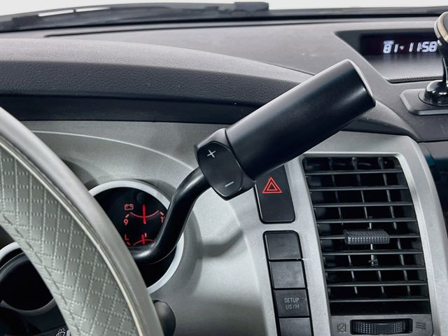 Used 2007 White Toyota SR5 image 18
