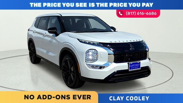Diamond White 2026 Mitsubishi Outlander SUV / Crossover Front-Wheel Drive Continuously Variable Transmission