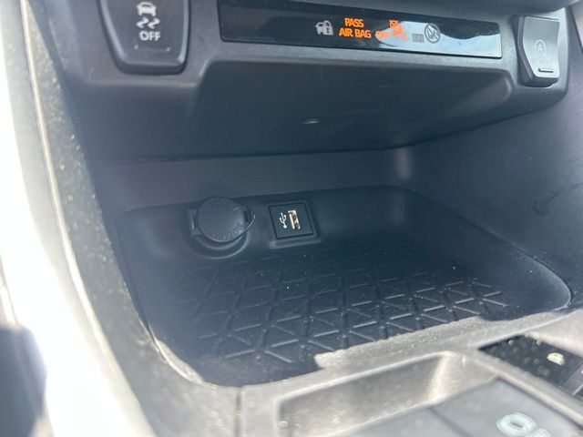 2024 Toyota RAV4 XLE - Photo 27