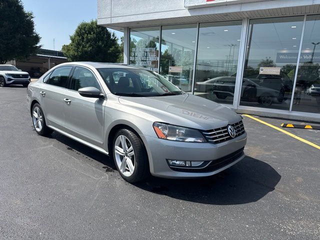 Candy White 2012 Volkswagen Passat Sedan Front-Wheel Drive 6-Speed Dual Clutch