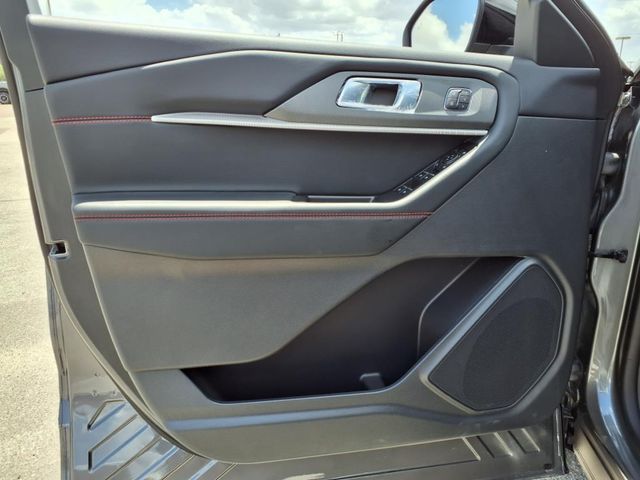 2025 Ford Explorer ST photo