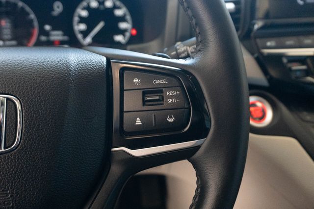 Used 2025 Honda Odyssey Van
