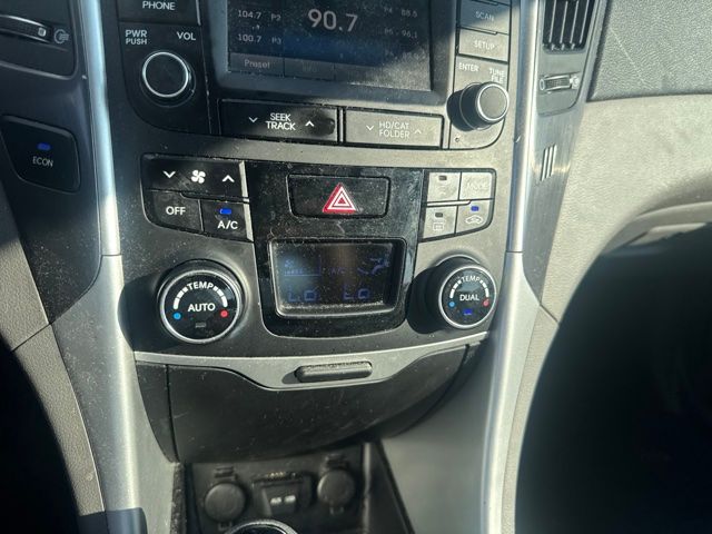 Used 2015 Starlight Silver Hyundai Base image 8