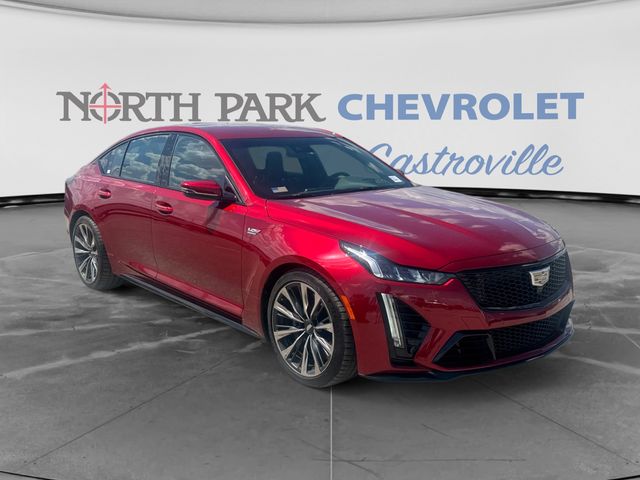 2024 Cadillac CT5-V Blackwing Rojo (Radiant Red Tintcoat) Sedán Tracción trasera Automática