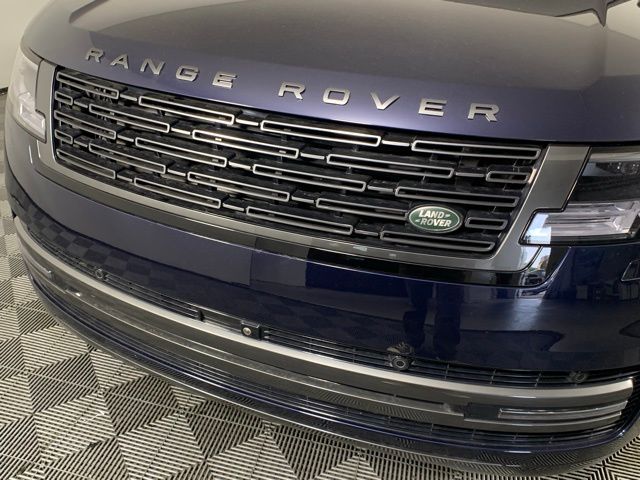 2023 Land Rover Range Rover SE 13