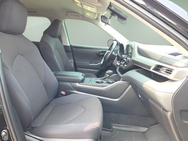 Used 2023 Toyota Highlander Hybrid SUV