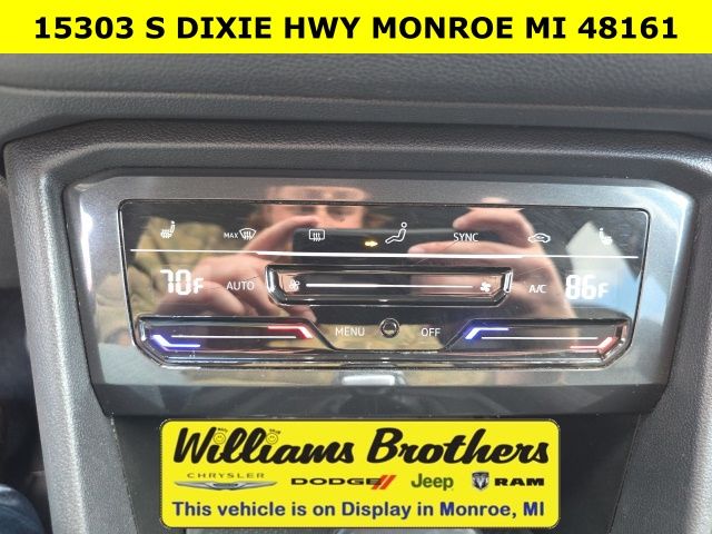 2024 Volkswagen Tiguan 2.0T SE - Pure White exterior view 18