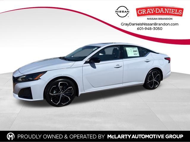 2025 Nissan Altima SR's photo