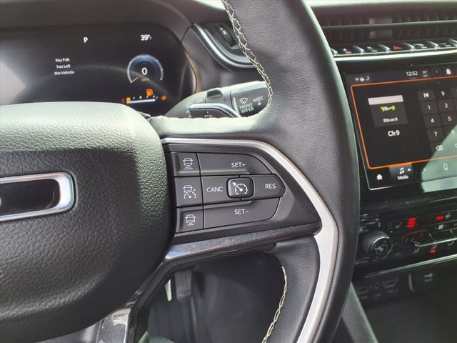 Used 2022 Red Jeep Altitude image 17