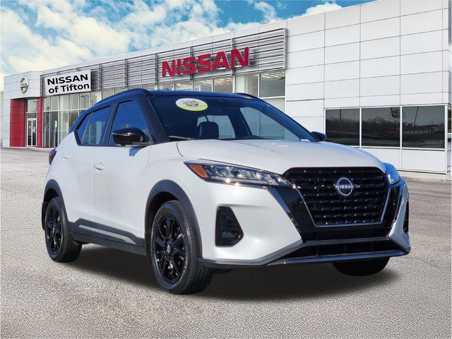 2024 Nissan Kicks SR's photo