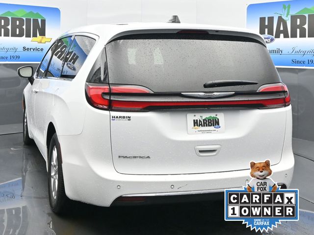 2023 Chrysler Pacifica Touring L photo