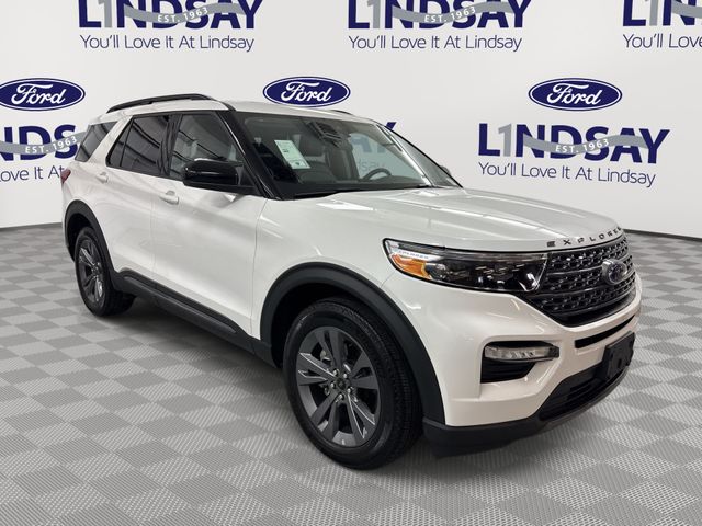 Star White Metallic Tri-Coat 2024 Ford Explorer XLT AWD SUV / Crossover All-Wheel Drive Automatic