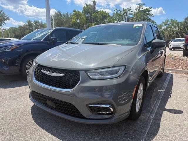 2023 Chrysler Pacifica Touring L's photo