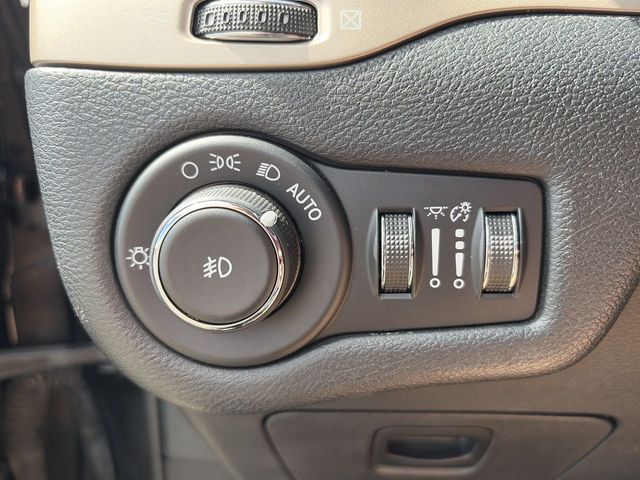 Used 2016 Jeep Cherokee SUV