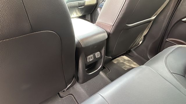 Used 2022 Gray Chevrolet Z71 image 20