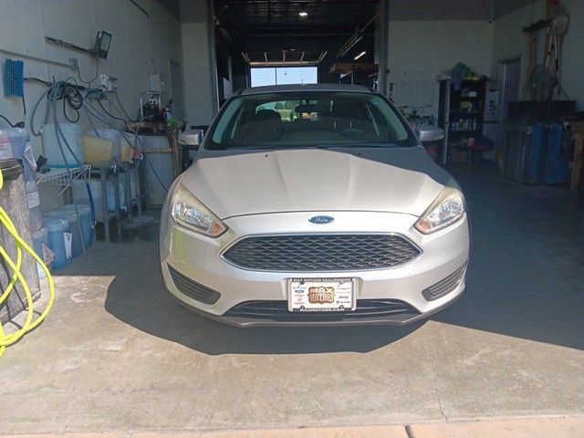 Used 2017 Ford Focus SE with VIN 1FADP3F20HL229897 for sale in Kansas City