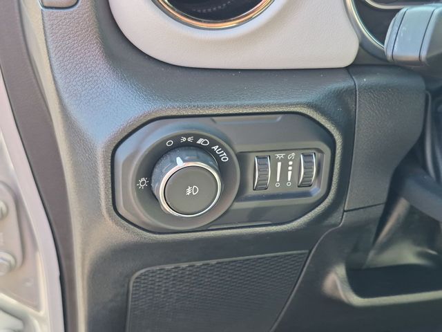 Used 2022 Silver Jeep Unlimited Sahara High Altitude image 15