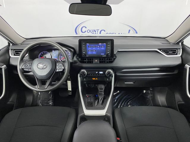 2021 Toyota RAV4 LE photo