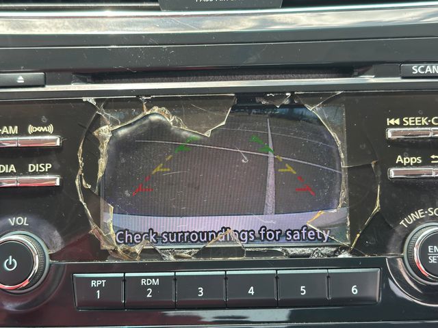 Used 2014 White Nissan 2.5 SV image 23